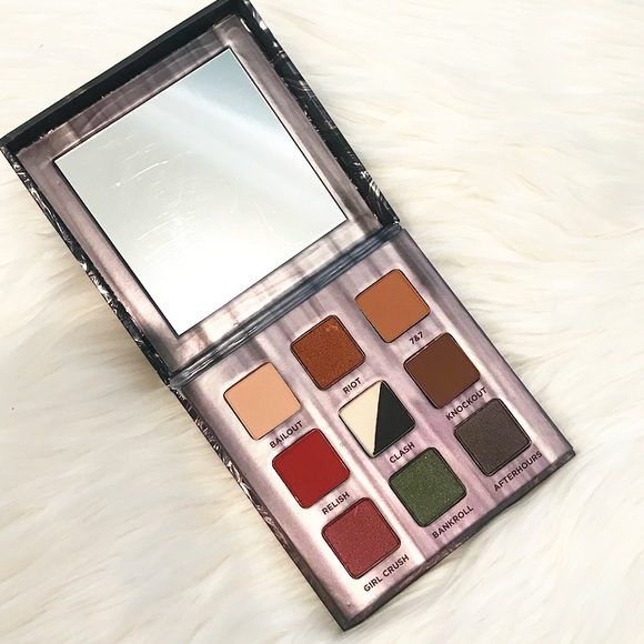 Urban Decay Troublemaker Palette - Picture 1 of 7